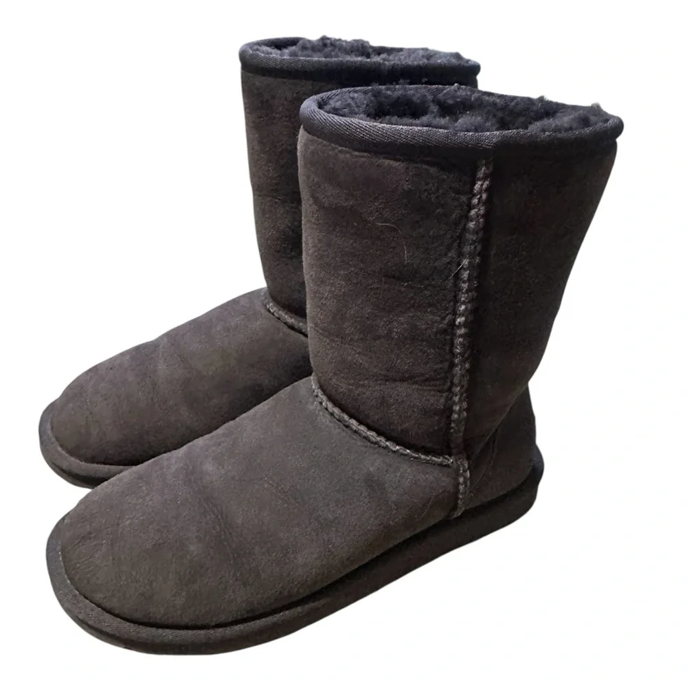 UGG Classic Short Boots Chocolate Brown Sheepskin & Suede Women’s Size 6